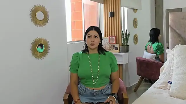 EmilyPeytonn online show from 11/22/25, 01:10