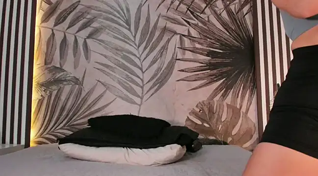 Samaantha-White online show from 03/18/25, 11:52