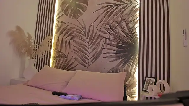 Samaantha-White online show from 03/24/26, 11:37