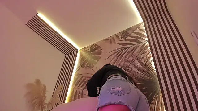 Samaantha-White online show from 04/15/26, 11:39