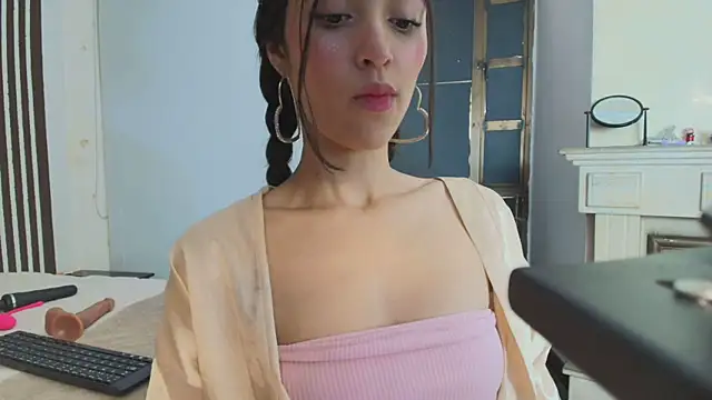 Snapshot of Ambarross chatting on 01/31/25, 10:42 Ambarross online show from 01/31/25, 10:42