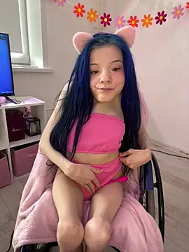 MiniSophiaa online show from 04/13/26, 08:09