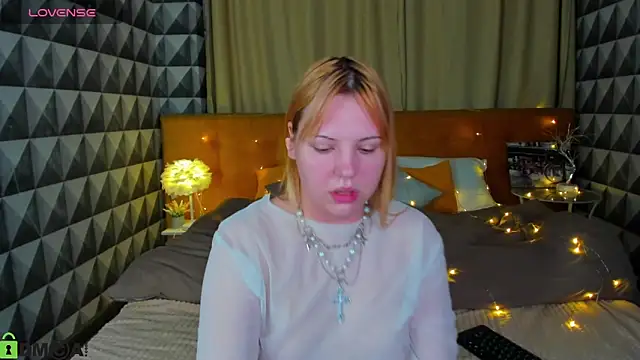 Snapshot of Stacy_Luv chatting on 09/22/25, 12:01 Stacy Luv online show from 09/22/25, 12:01