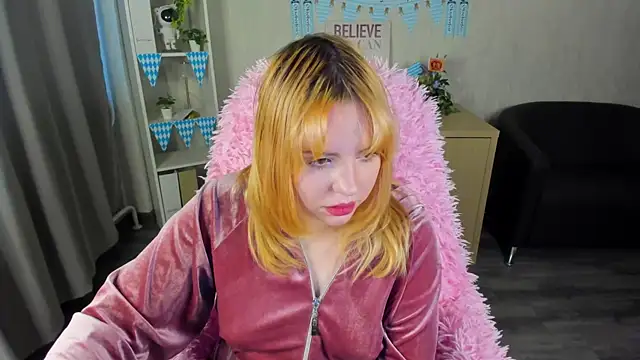 Snapshot of Stacy_Luv chatting on 10/15/25, 01:28 Stacy Luv online show from 10/15/25, 01:28