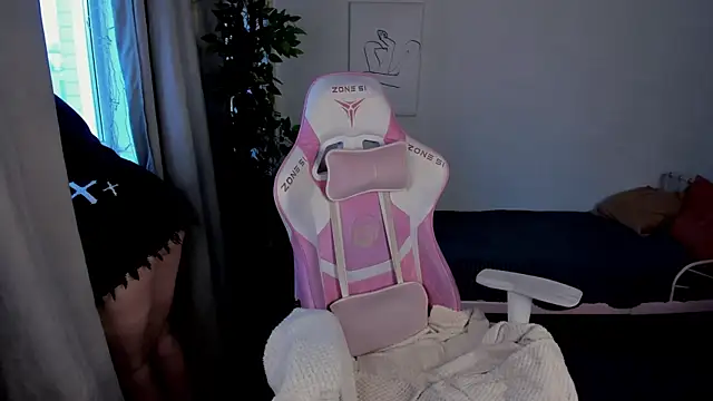 Snapshot of Stacy_Luv chatting on 10/23/25, 03:39 Stacy Luv online show from 10/23/25, 03:39