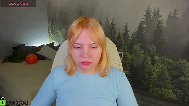 Snapshot of Stacy_Luv chatting on 10/25/25, 01:02 Stacy Luv online show from 10/25/25, 01:02