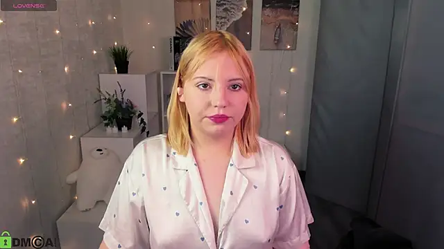 Snapshot of Stacy_Luv chatting on 10/27/25, 03:32 Stacy Luv online show from 10/27/25, 03:32