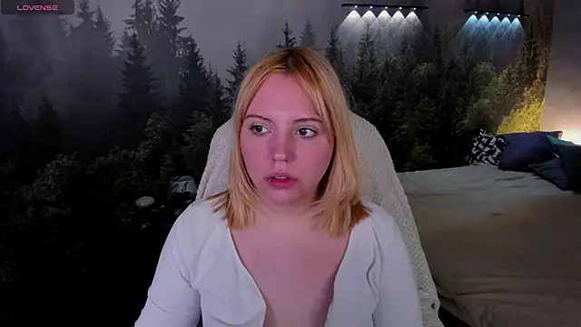 Snapshot of Stacy_Luv chatting on 11/14/25, 09:08 Stacy Luv online show from 11/14/25, 09:08