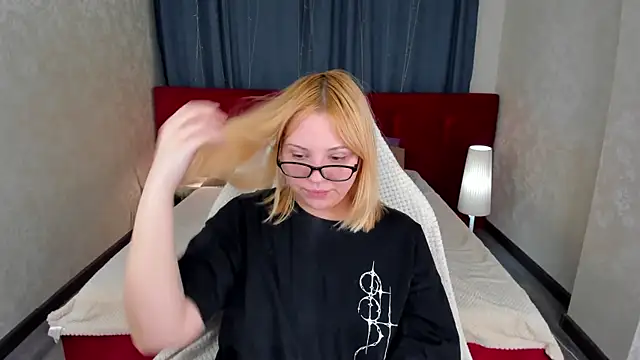 Snapshot of Stacy_Luv chatting on 11/15/25, 09:06 Stacy Luv online show from 11/15/25, 09:06