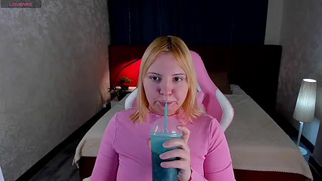 Snapshot of Stacy_Luv chatting on 11/16/25, 09:04 Stacy Luv online show from 11/16/25, 09:04