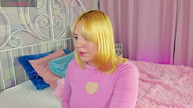 Snapshot of Stacy_Luv chatting on 11/21/25, 09:08 Stacy Luv online show from 11/21/25, 09:08