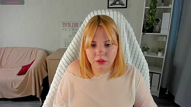 Snapshot of Stacy_Luv chatting on 11/24/25, 09:09 Stacy Luv online show from 11/24/25, 09:09