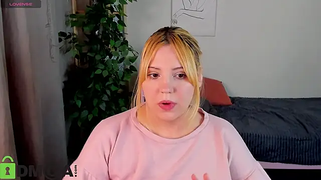 Snapshot of Stacy_Luv chatting on 12/05/25, 09:07 Stacy Luv online show from 12/05/25, 09:07