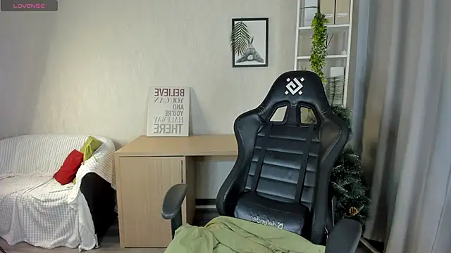 Snapshot of Stacy_Luv chatting on 12/14/25, 09:03 Stacy Luv online show from 12/14/25, 09:03