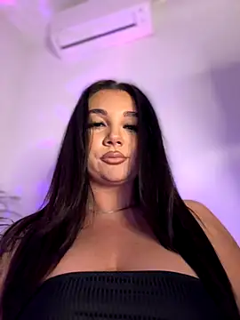 Snapshot of babyyboomm chatting on 11/12/25, 12:33 babyyboomm online show from 11/12/25, 12:33