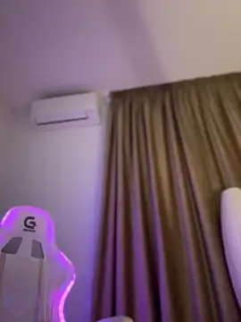 Snapshot of babyyboomm chatting on 11/23/25, 01:49 babyyboomm online show from 11/23/25, 01:49