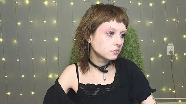 Snapshot of kortny_yo chatting on 12/14/24, 10:07 kortny yo online show from 12/14/24, 10:07