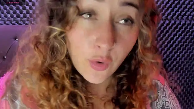 Snapshot of saara_queen_ chatting on 02/11/25, 03:29 saara queen online show from 02/11/25, 03:29