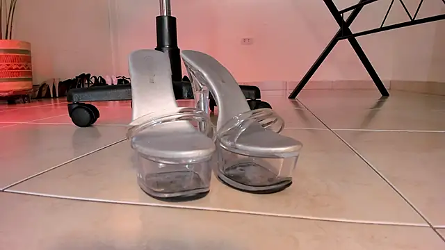 Snapshot of Kimmroggerr chatting on 02/15/25, 08:22 Kimmroggerr online show from 02/15/25, 08:22