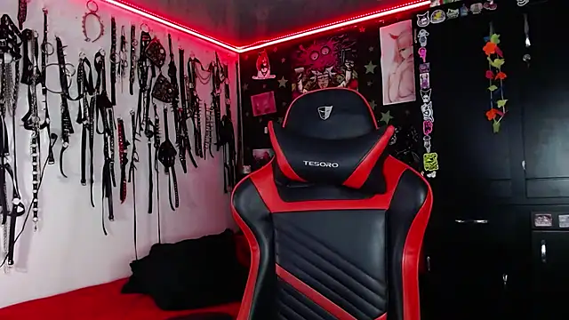 Snapshot of jannaink_ chatting on 12/27/24, 01:22 jannaink  online show from 12/27/24, 01:22