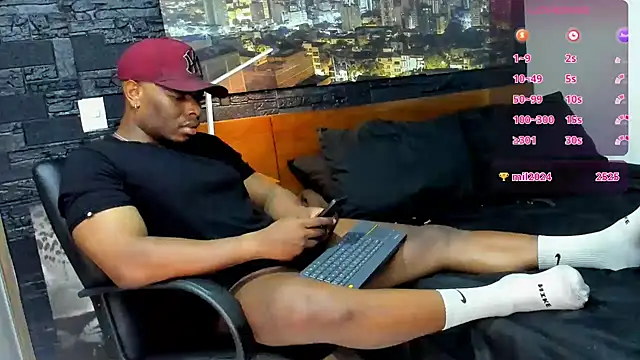 thomas santtos1 online show from 01/31/25, 02:37