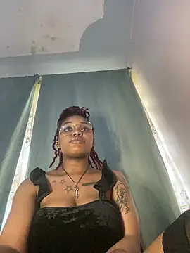 Snapshot of Cherrytowild chatting on 03/07/25, 09:29 Cherrytowild online show from 03/07/25, 09:29