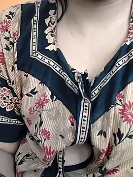 Snapshot of Aaradhya chatting on 12/08/24, 04:04 Aaradhya online show from 12/08/24, 04:04