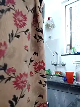 Snapshot of Aaradhya chatting on 12/15/24, 01:35 Aaradhya online show from 12/15/24, 01:35