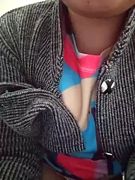 Snapshot of Aaradhya chatting on 12/26/24, 04:10 Aaradhya online show from 12/26/24, 04:10