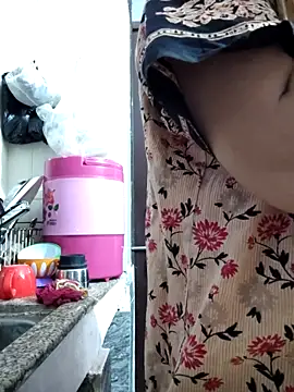 Snapshot of Aaradhya chatting on 03/08/25, 01:17 Aaradhya online show from 03/08/25, 01:17