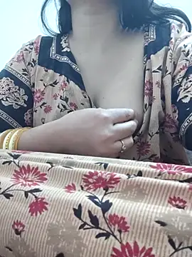 Snapshot of Aaradhya chatting on 03/20/25, 02:10 Aaradhya online show from 03/20/25, 02:10