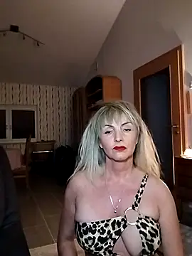 Snapshot of Tinuus chatting on 09/27/25, 06:57 Tinuus online show from 09/27/25, 06:57