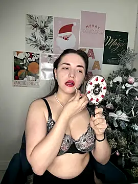 HoneySweetBee online show from 12/15/25, 05:23