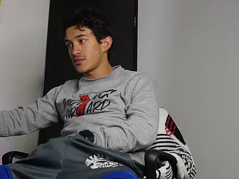 Snapshot of FelipheLive chatting on 10/14/25, 07:09 FelipheLive online show from 10/14/25, 07:09