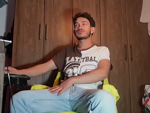 Snapshot of FelipheLive chatting on 02/25/26, 06:34 FelipheLive online show from 02/25/26, 06:34