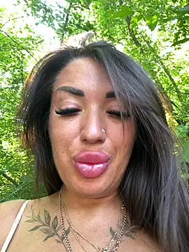 Snapshot of RuslanaXX chatting on 06/17/26, 04:48 RuslanaXX online show from 06/17/26, 04:48