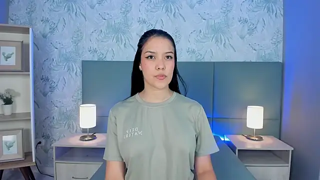 lexiethompson  online show from 11/29/25, 12:08