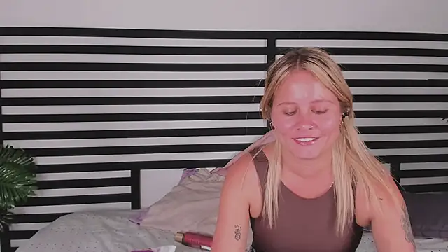 stefanny ruiz  online show from 12/10/24, 06:28