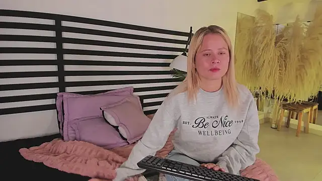 stefanny ruiz  online show from 01/07/25, 12:20