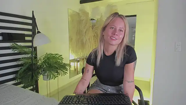 stefanny ruiz  online show from 01/10/25, 12:36