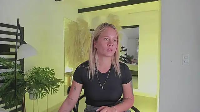 stefanny ruiz  online show from 01/10/25, 03:37