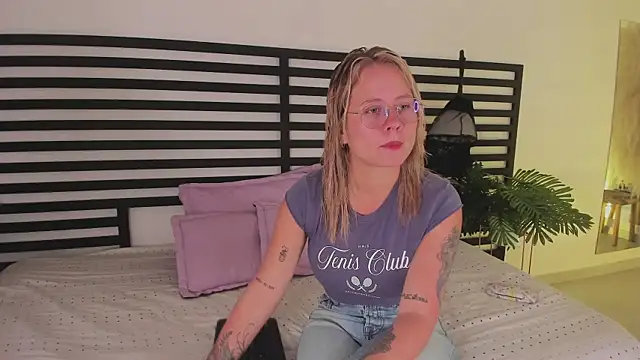 stefanny ruiz  online show from 01/14/25, 12:45