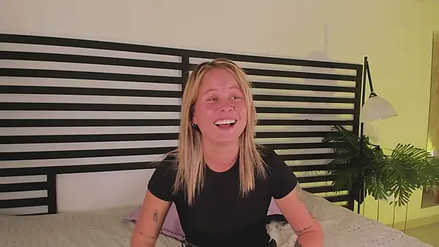 stefanny ruiz  online show from 01/16/25, 03:46