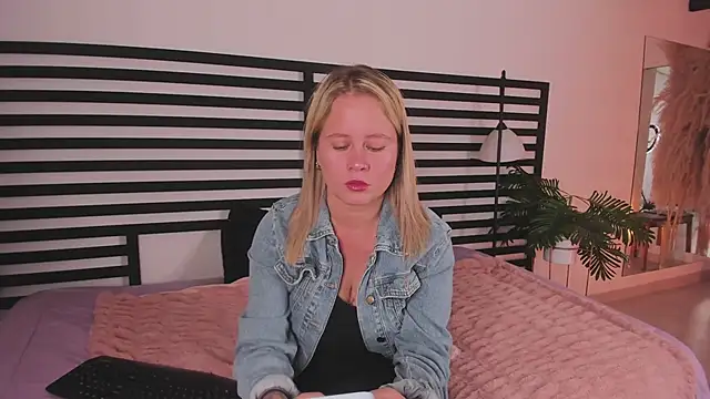 stefanny ruiz  online show from 01/18/25, 12:36