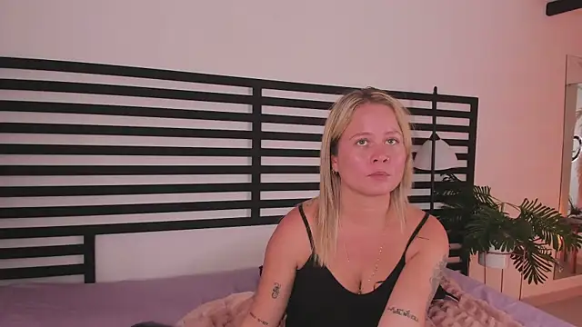 stefanny ruiz  online show from 01/18/25, 03:38