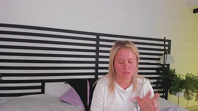 stefanny ruiz  online show from 01/20/25, 03:28