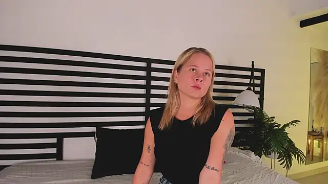 stefanny ruiz  online show from 01/23/25, 12:19