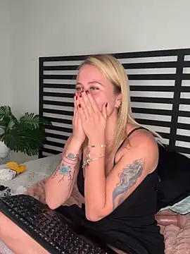 stefanny ruiz  online show from 01/29/25, 03:47