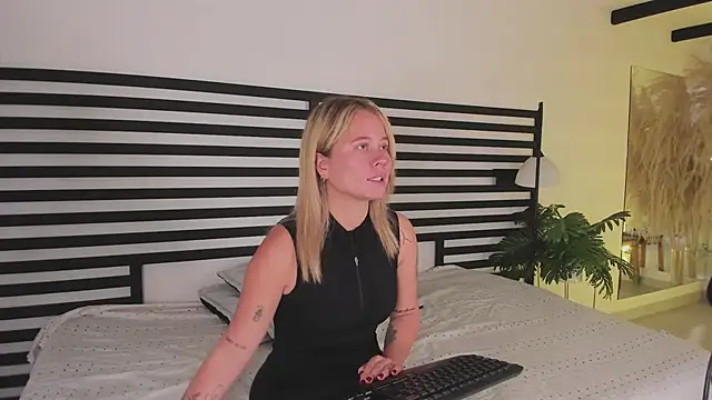 stefanny ruiz  online show from 02/03/25, 12:47