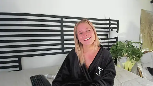 stefanny ruiz  online show from 02/12/25, 04:00